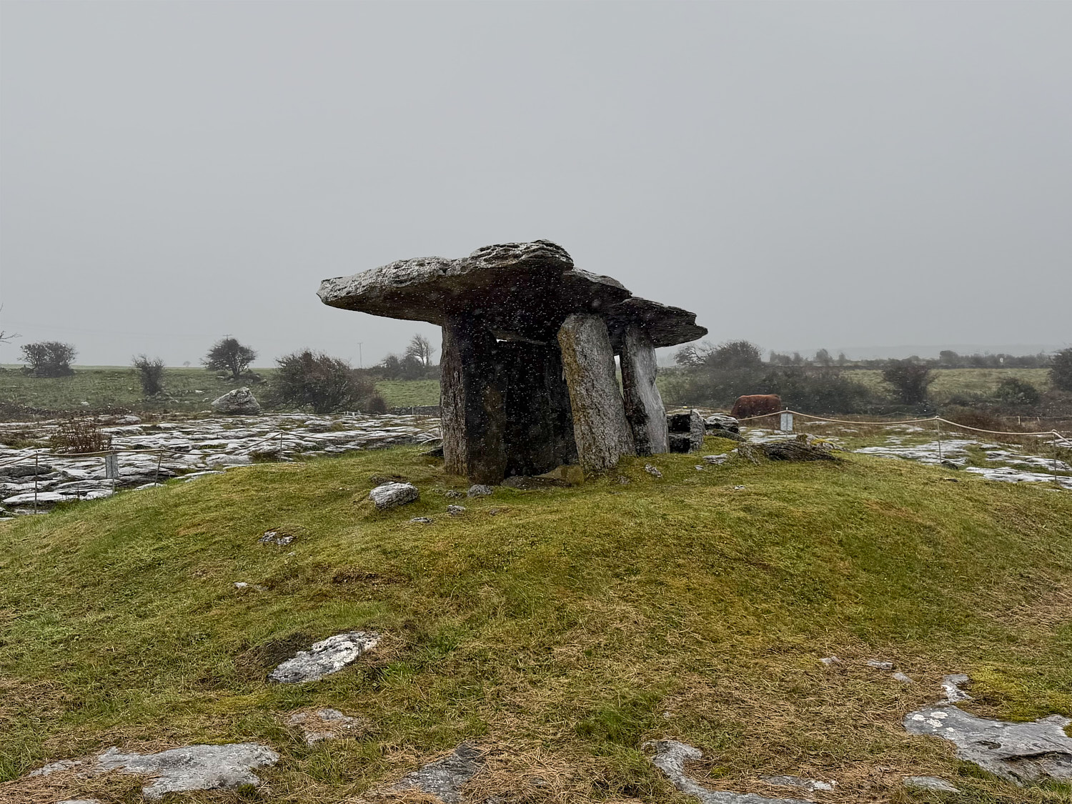 Picture of a portal tomb in Ireland